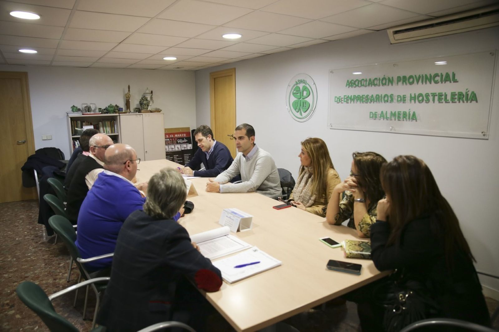 Reunión mantenida entre el alcalde de Almería y los hosteleros.
