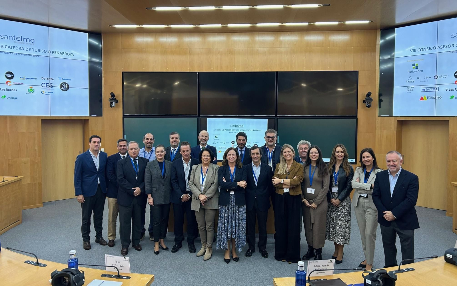 Foto de familia del acto en el Instituto Internacional San Telmo.