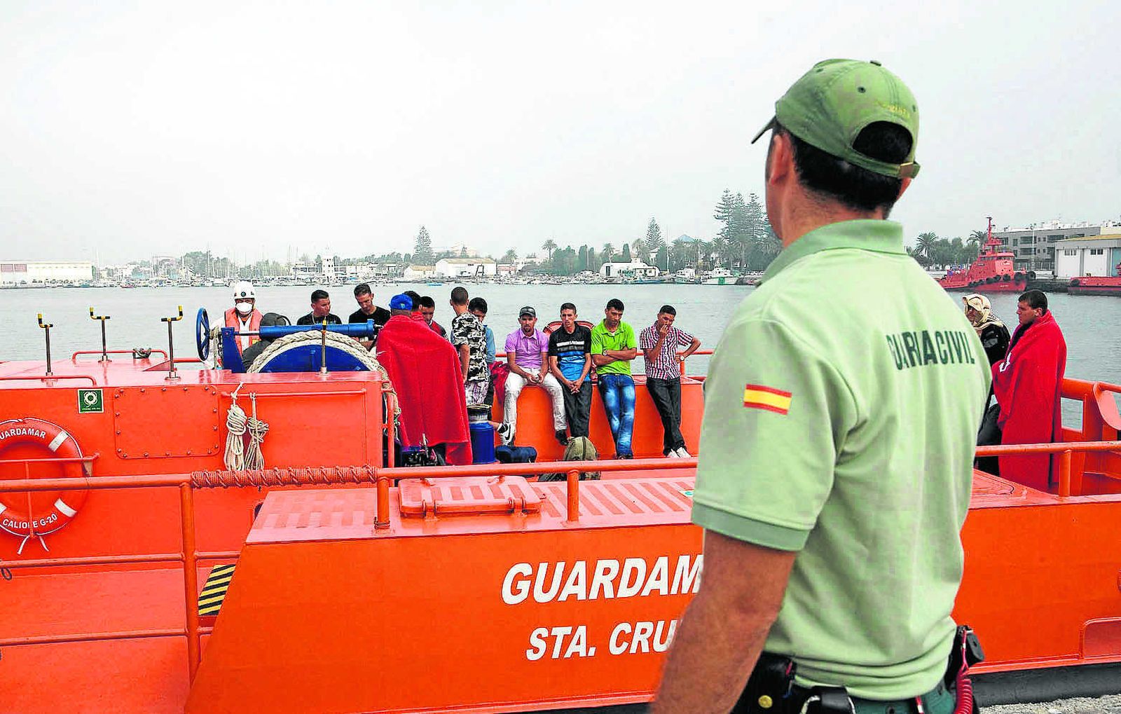 Interceptan a tres inmigrantes en una moto acuática en la Costa de Granada