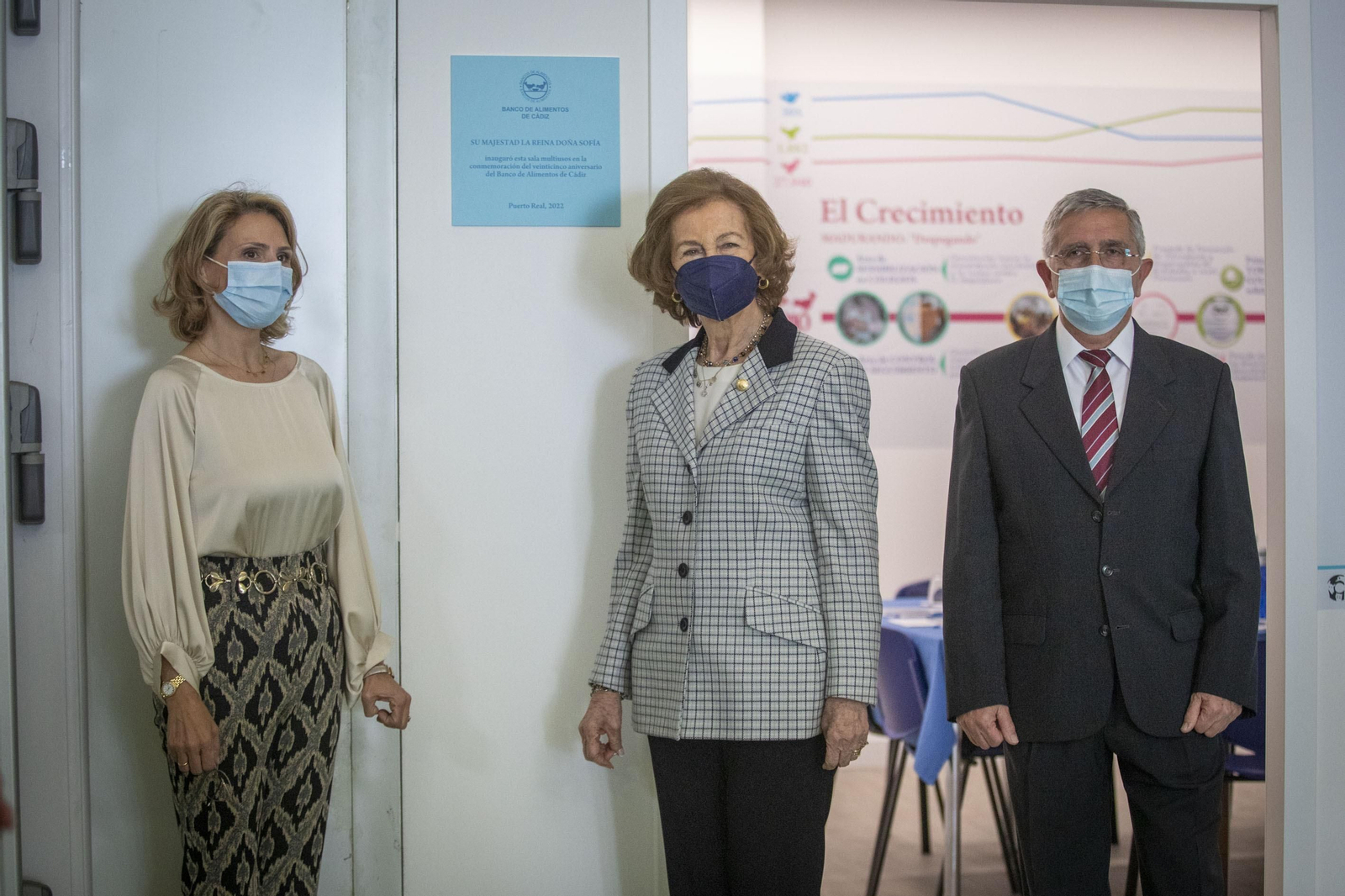 Imágenes de la visita de la Reina Sofía al Banco de Alimentos de Cádiz