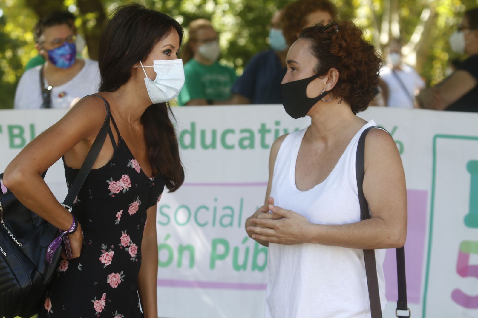 La caravana por una vuelta al cole segura en Córdoba, en fotos