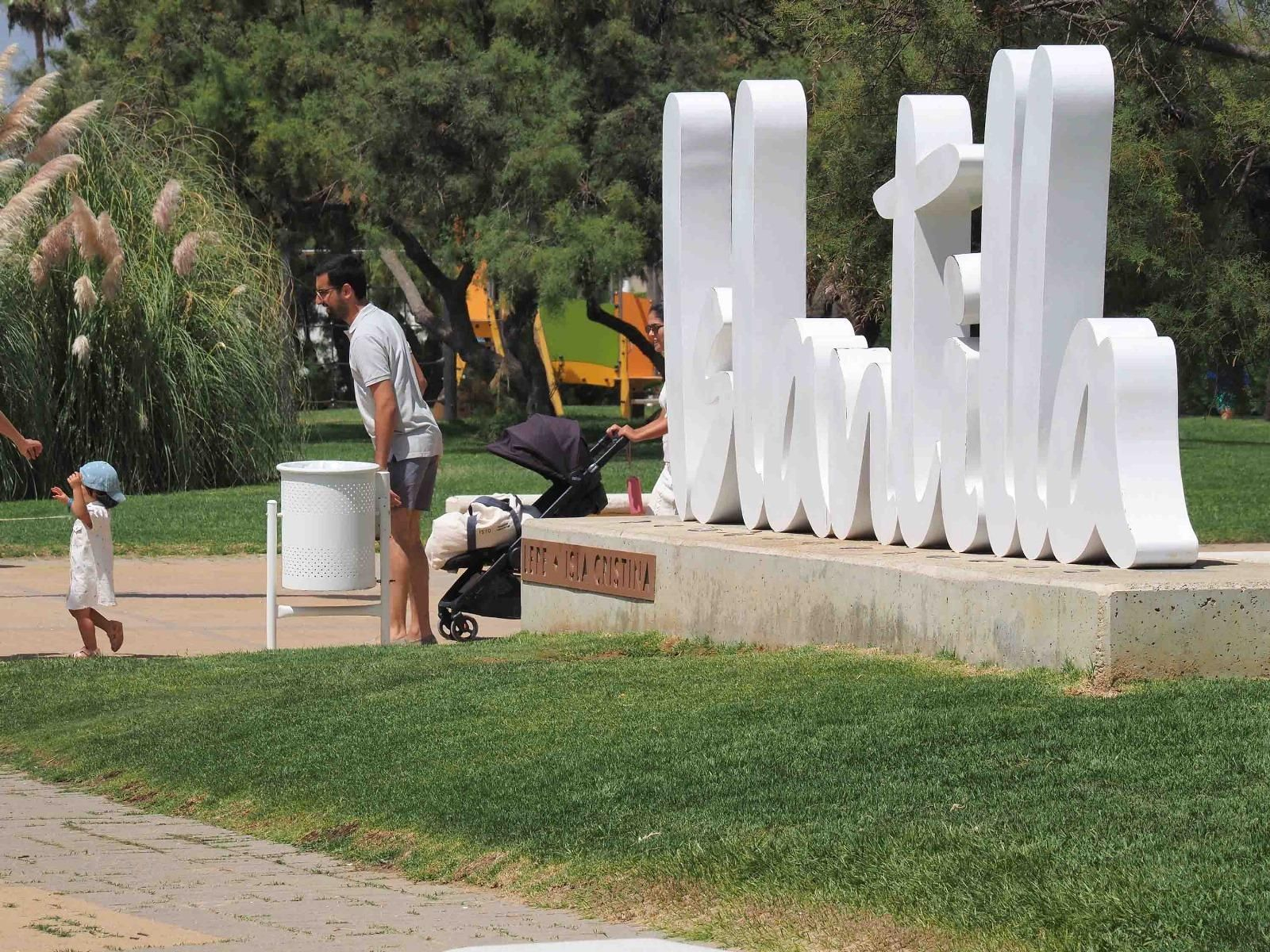 Ambiente de la playa de Islantilla una tarde de verano
