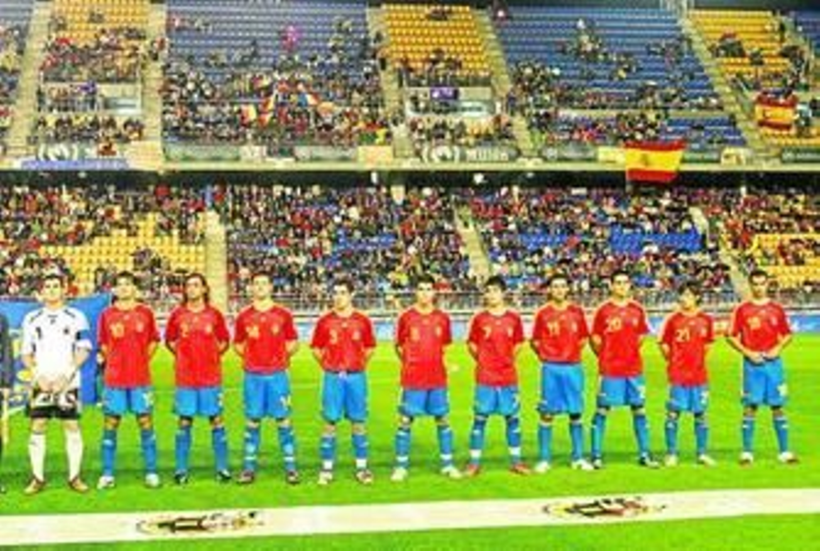 La última formación titular de España que fue inmortalizada por los medios gráficos en el Ramón de Carranza, el mes de noviembre del año 2006.