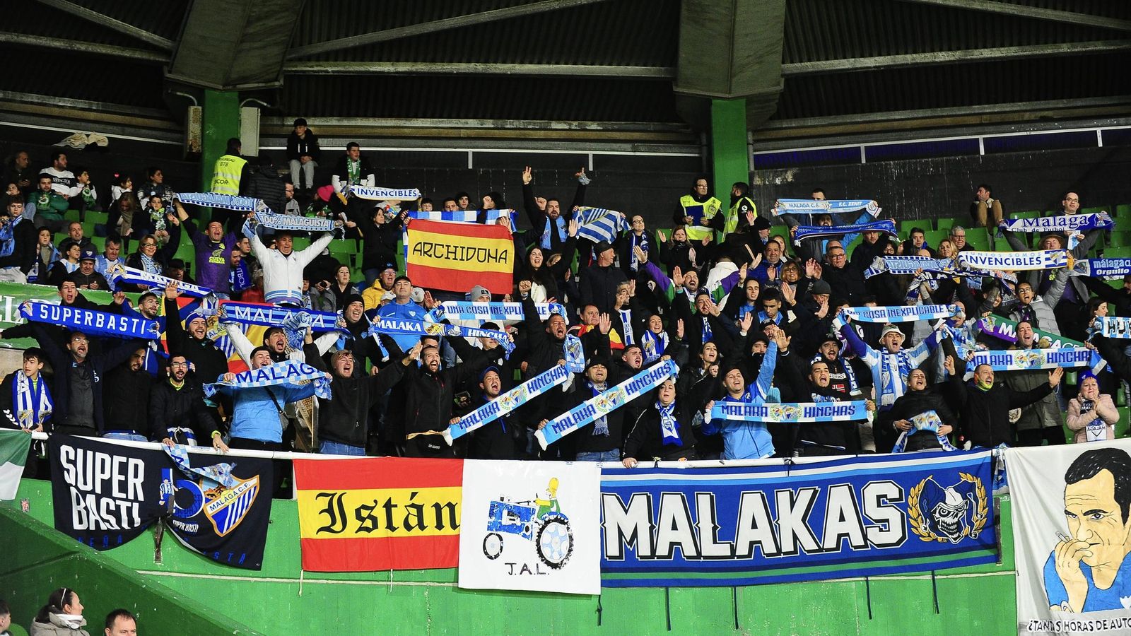 Búscate en las gradas de El Sardinero durante el Racing - Málaga CF