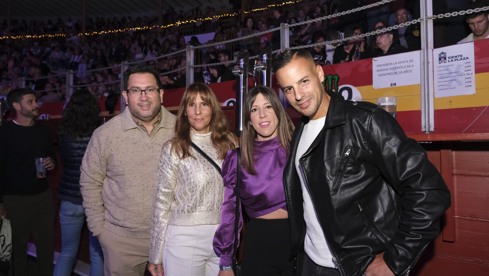 David Bisbal enamora a su Almería en el inicio de la gira 'Todo es Posible en Navidad', en fotografías