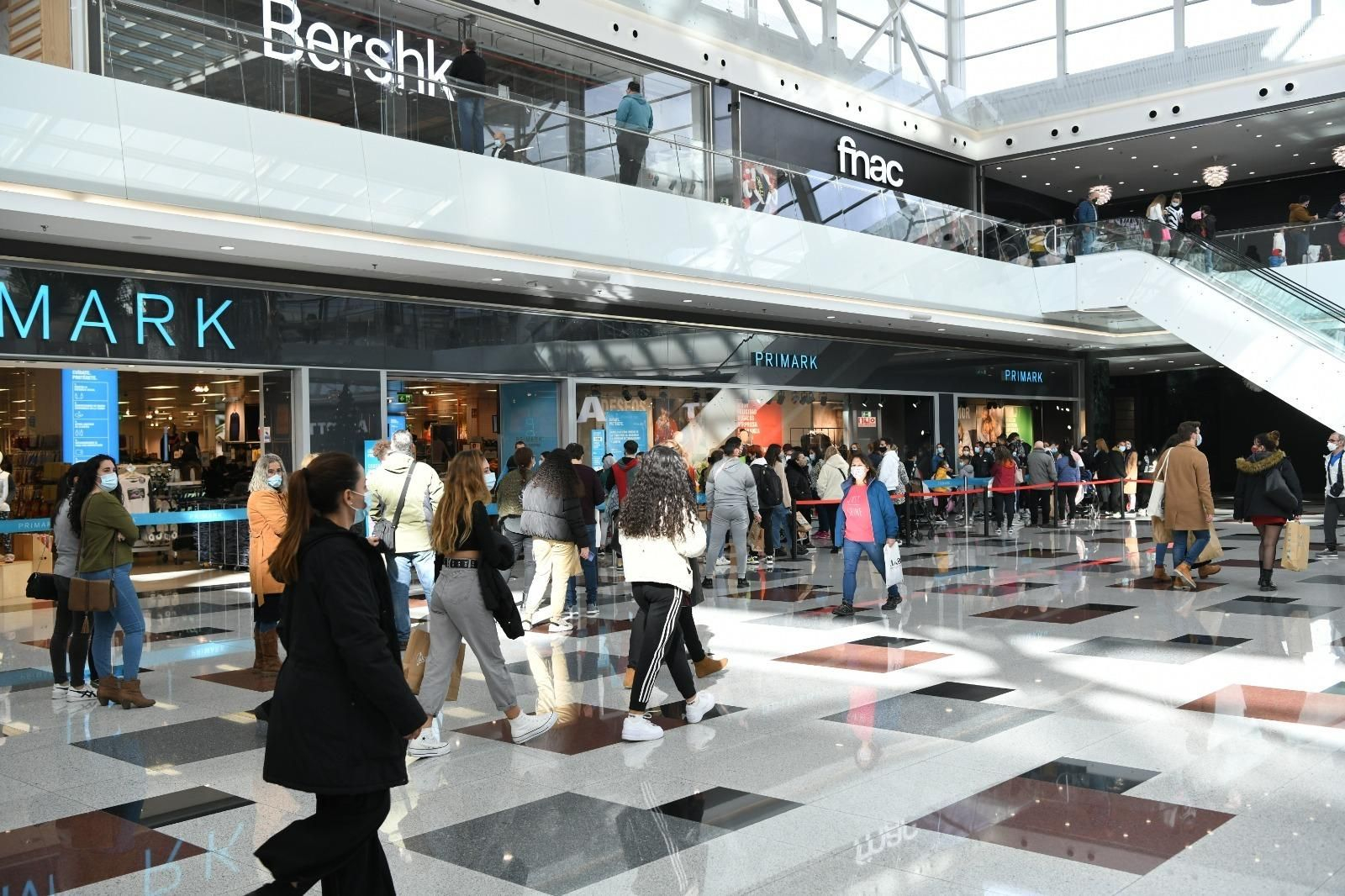 Así ha sido la primera mañana de los centros comerciales de Granada con la nueva movilidad