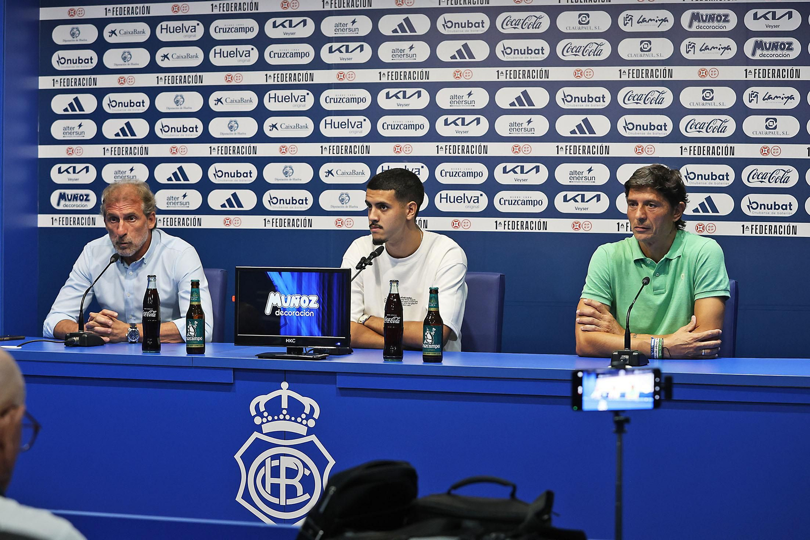 Imágenes de la presentación de Juan Pablo como jugador del Recreativo de Huelva
