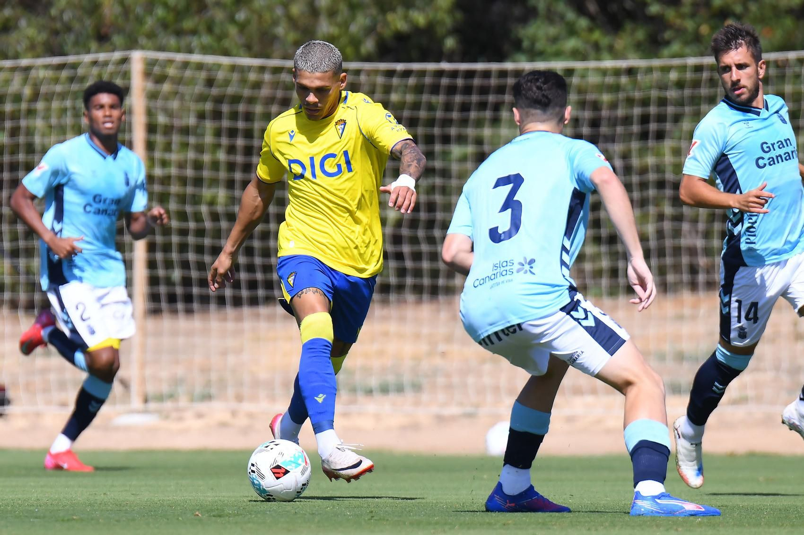 Brian Ocampo sigue destacando en la pretemporada.