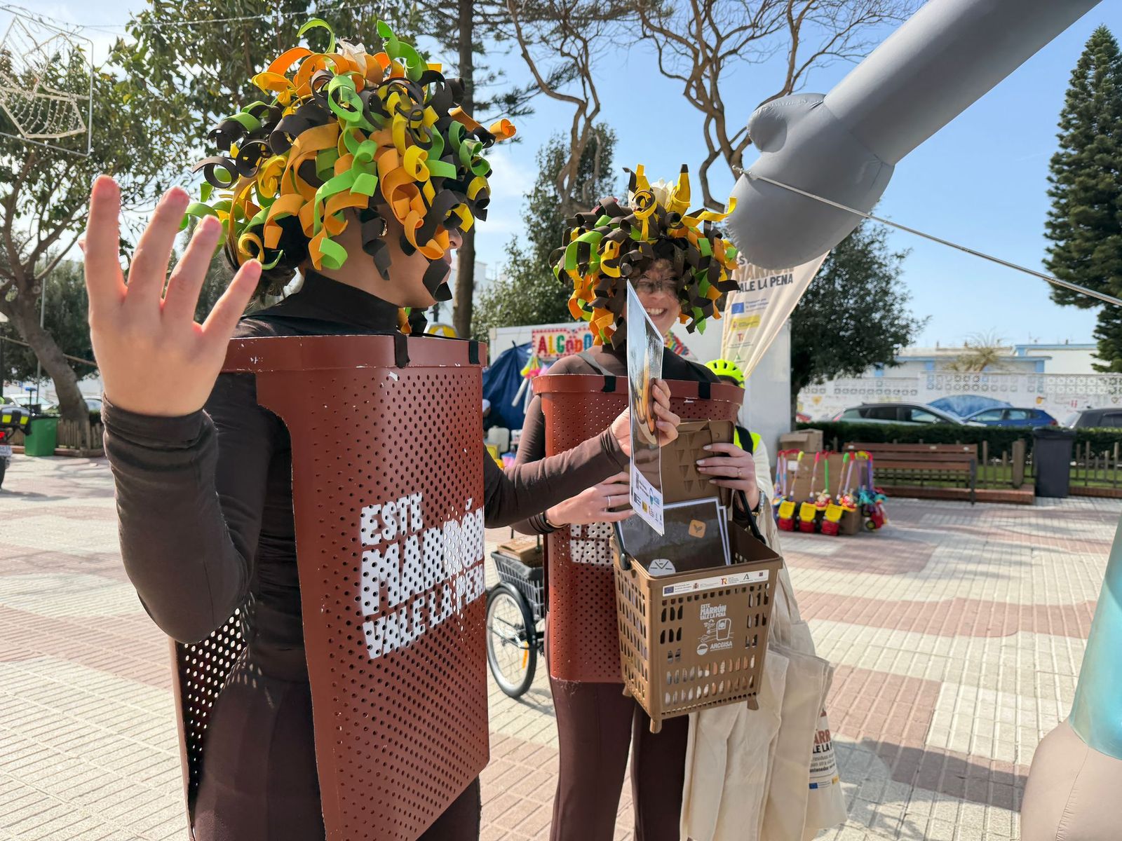 La campaña de la Mancomunidad y Arcgisa para el uso del contenedor marrón llega a Tarifa