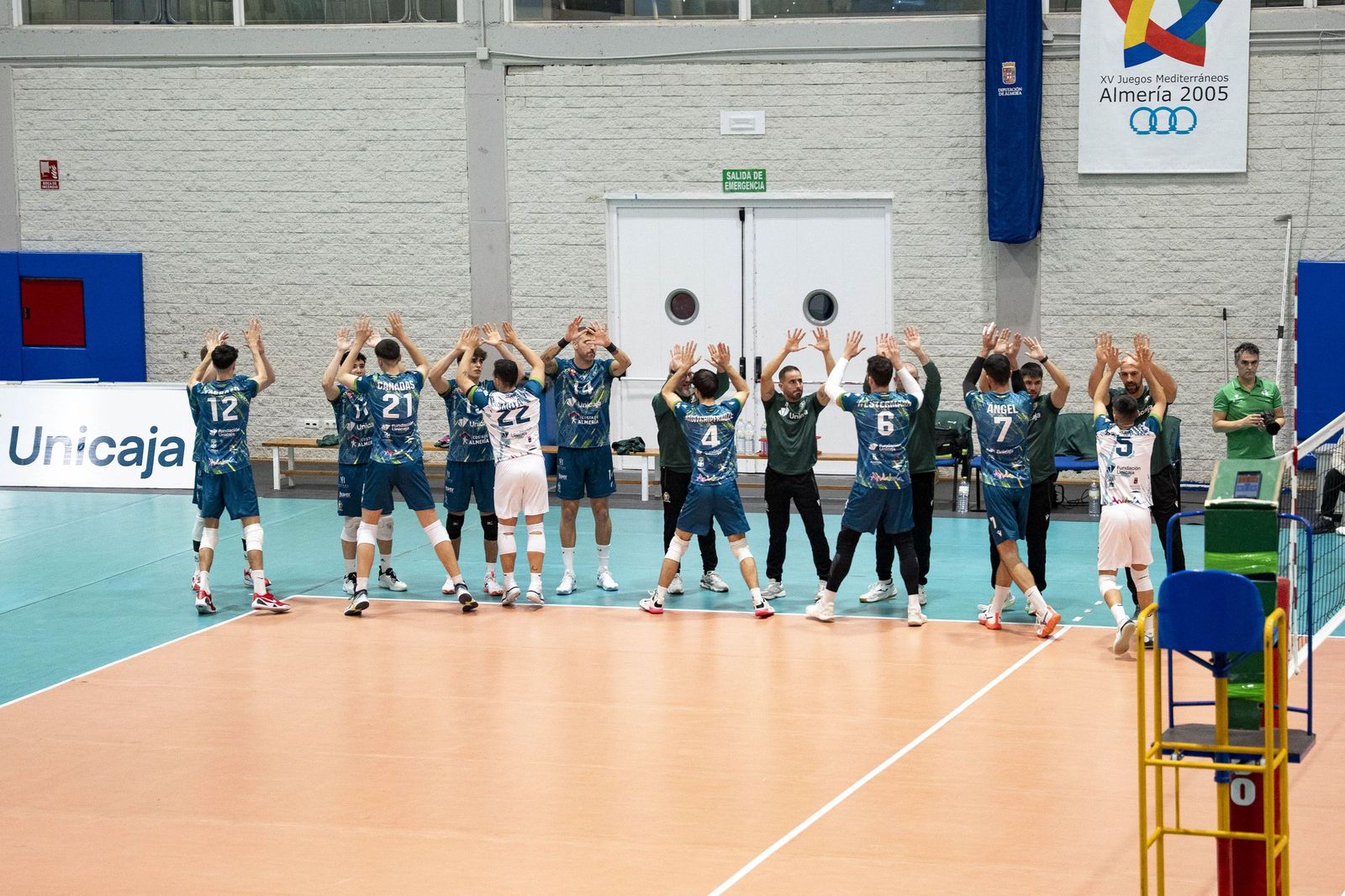 Las imágenes del partido entre Unicaja Costa de Almería y Pamesa Teruel de Superliga de voleibol