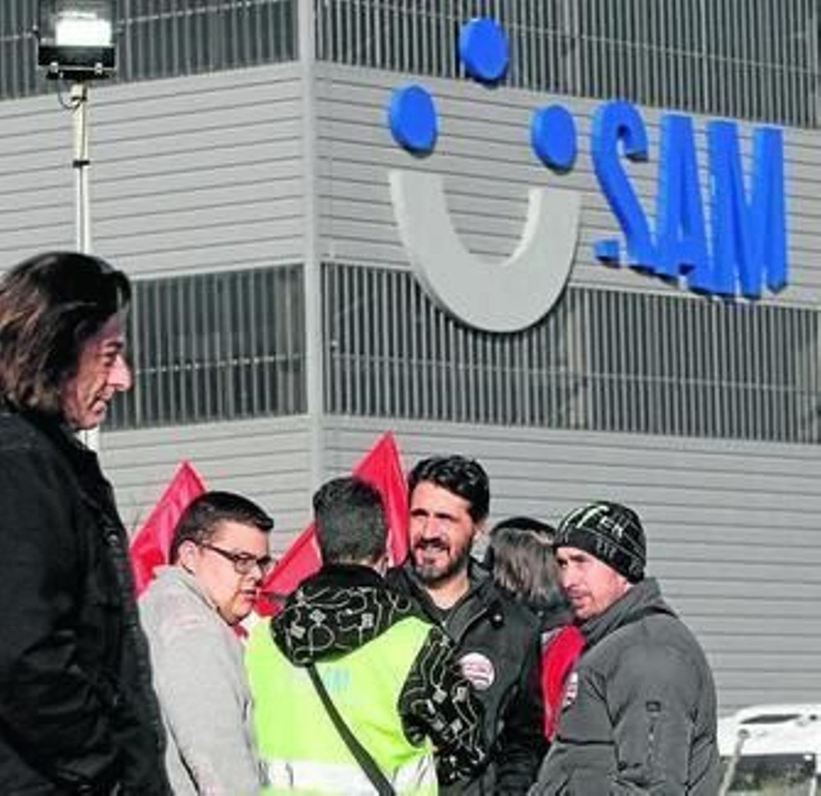 Trabajadores a las puertas de SAM Algeciras, el pasado febrero.