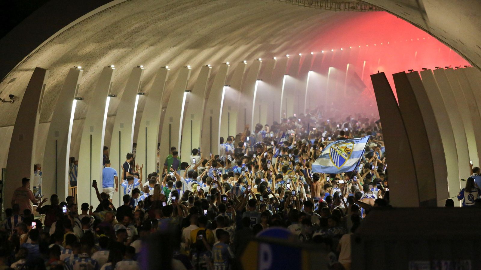La madrugada interminable con la que Málaga celebró el ascenso