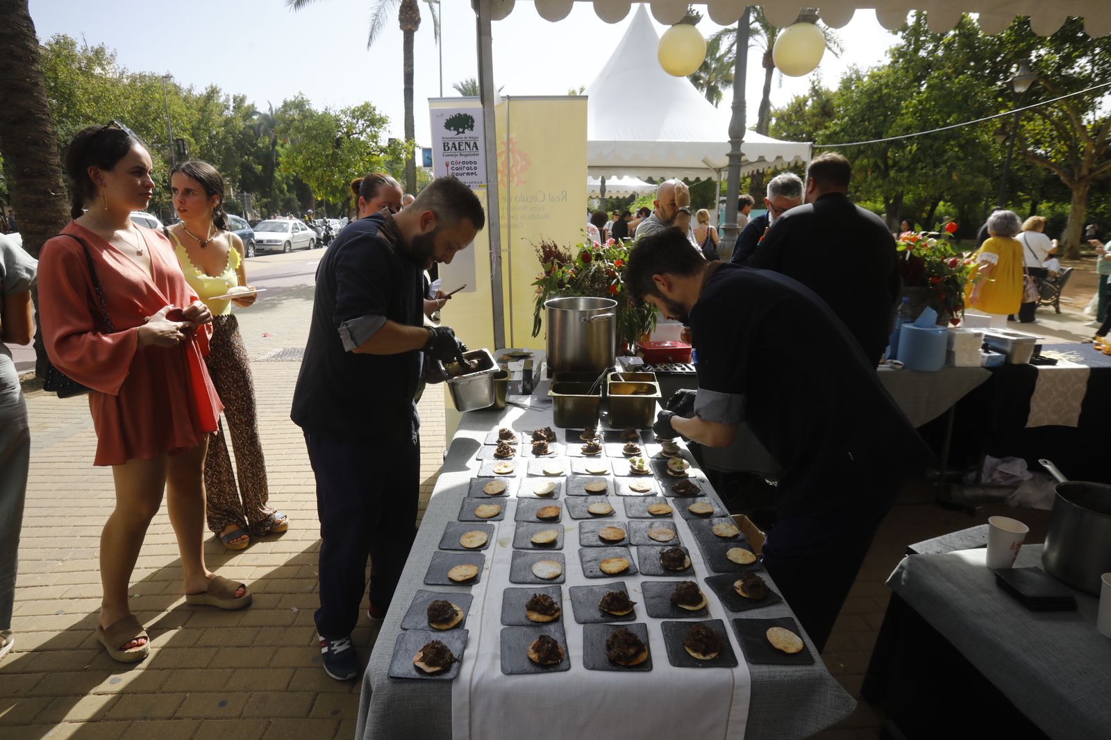 Las tapas del Córdoba Califato Gourmet en el Paseo de la Victoria, en imágenes