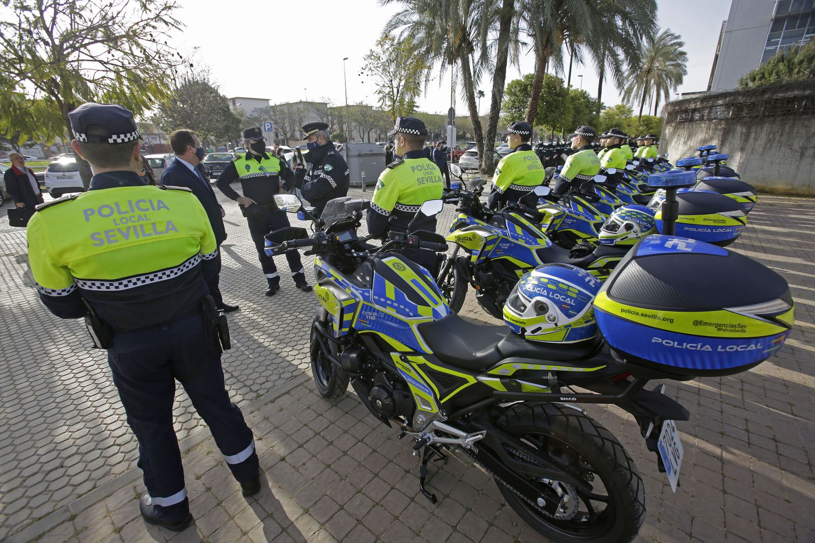 Entrega de nuevas motocicletas a la Policía Local de Sevilla, en una imagen de archivo.