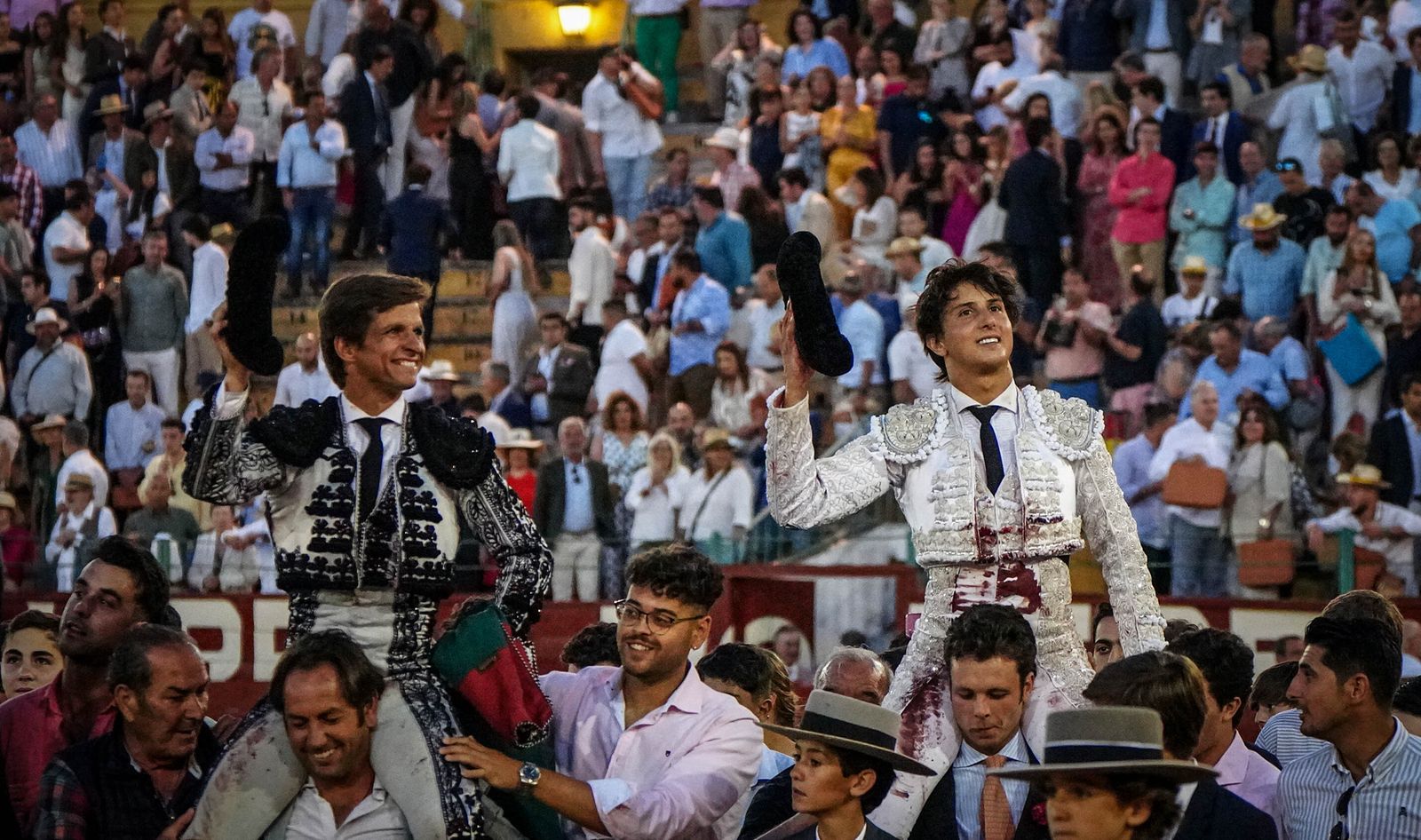 Puerta grande para Roca Rey y El Juli en la plaza de toros de Jerez