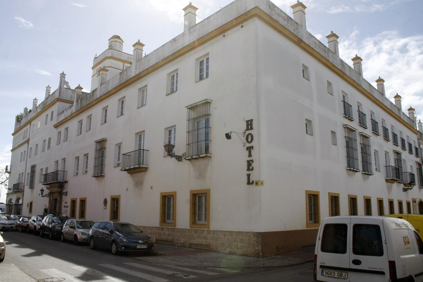 El hotel Santa María reabre sus puertas tras la parada de invierno con un  nuevo gestor.