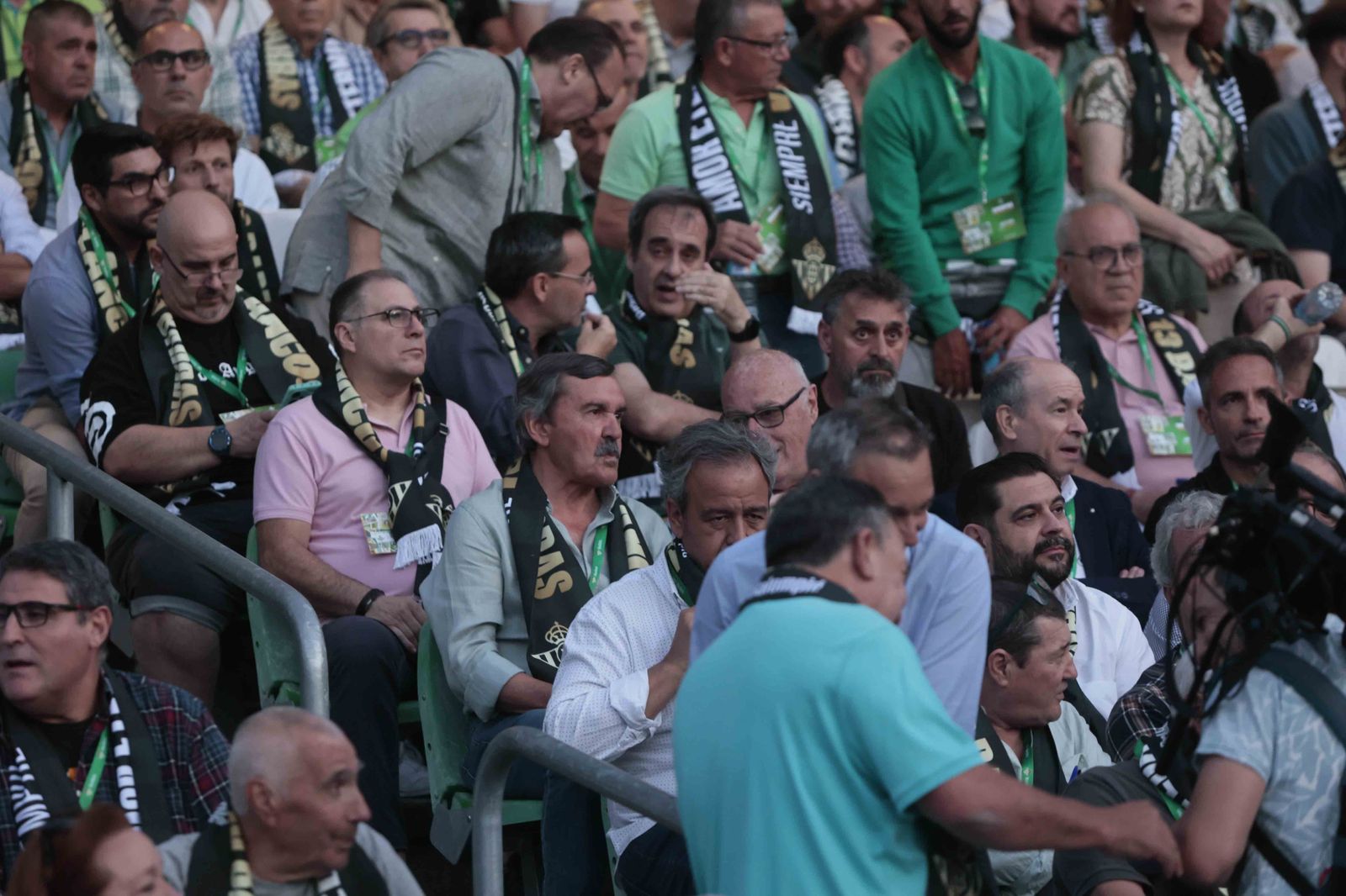 Búscate en el acto Siempre Verdiblancos