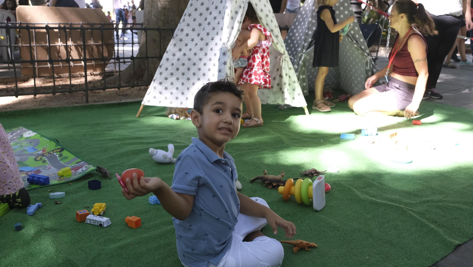 Juegos Tradicionales Infantiles en la Feria de Almería 2024, en imágenes