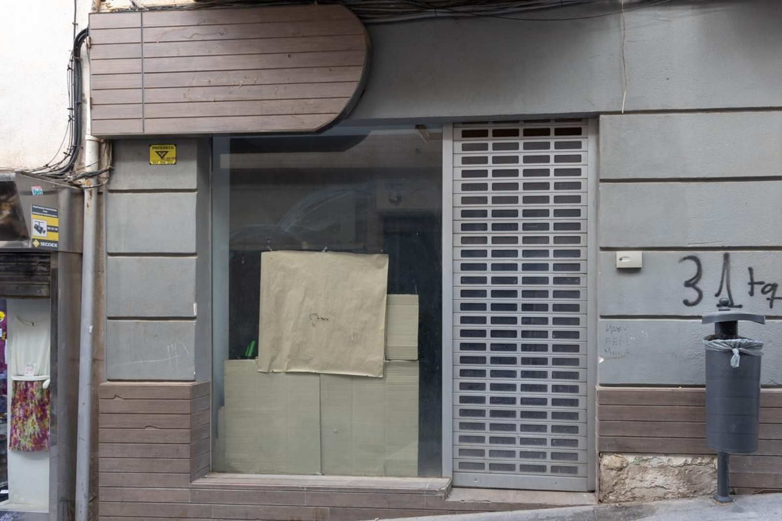 Locales vacíos en el centro de Jaén, en imágenes