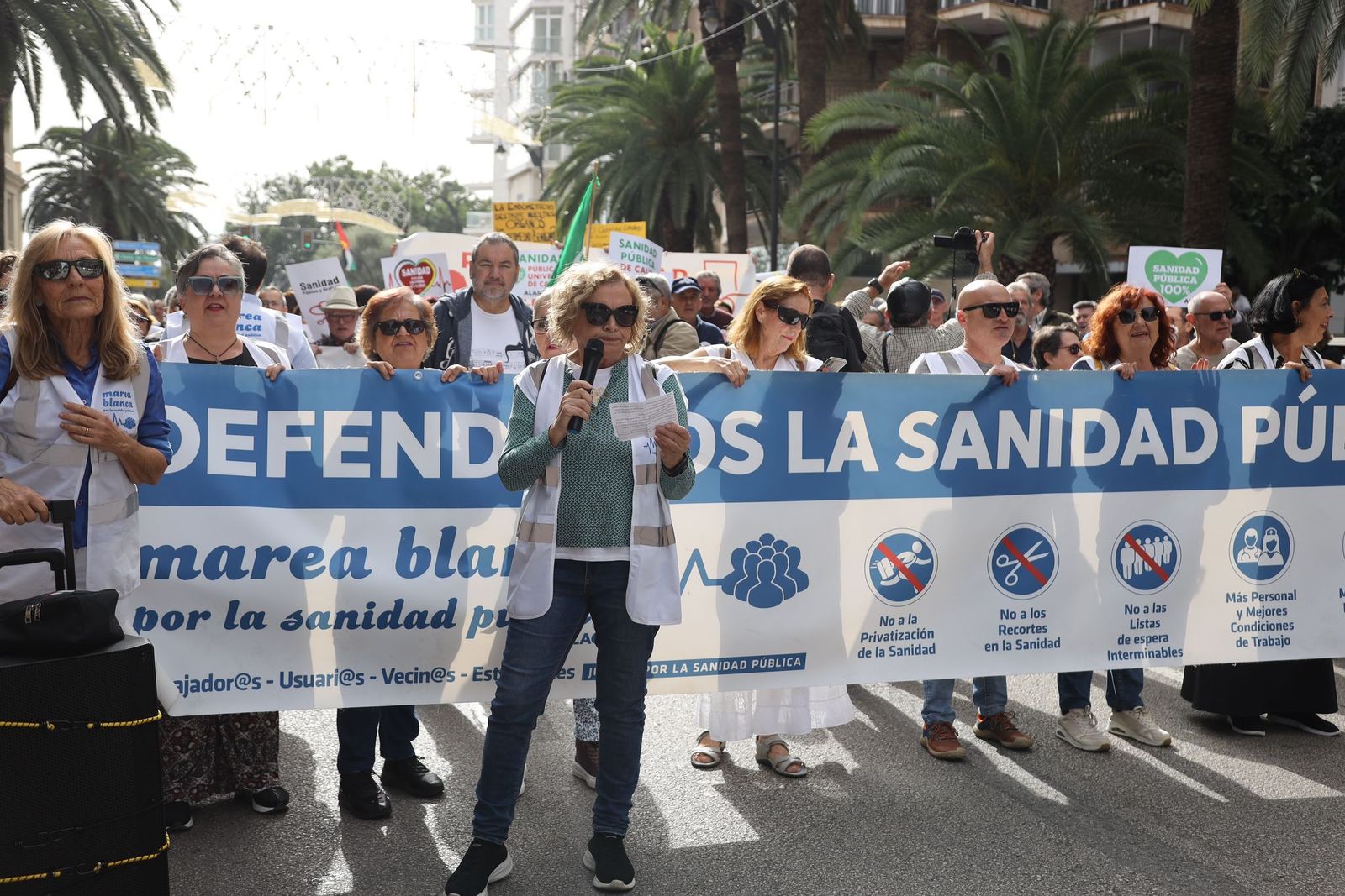 Todas las fotos de la manifestación en Málaga contra el "deterioro" de la sanidad pública
