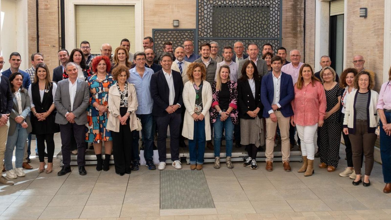 Foto de familia del acto sobre la candidatura a Geoparque Mundial de la Unesco.