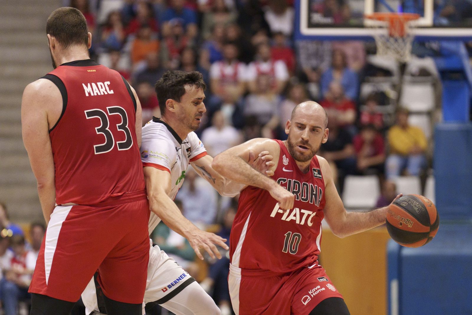 Las mejores imágenes del Basquet Manresa-Covirán Granada
