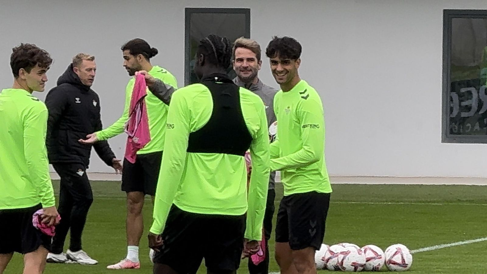 Carlos Guirao y Mateo Flores en la sesión del Betis este jueves