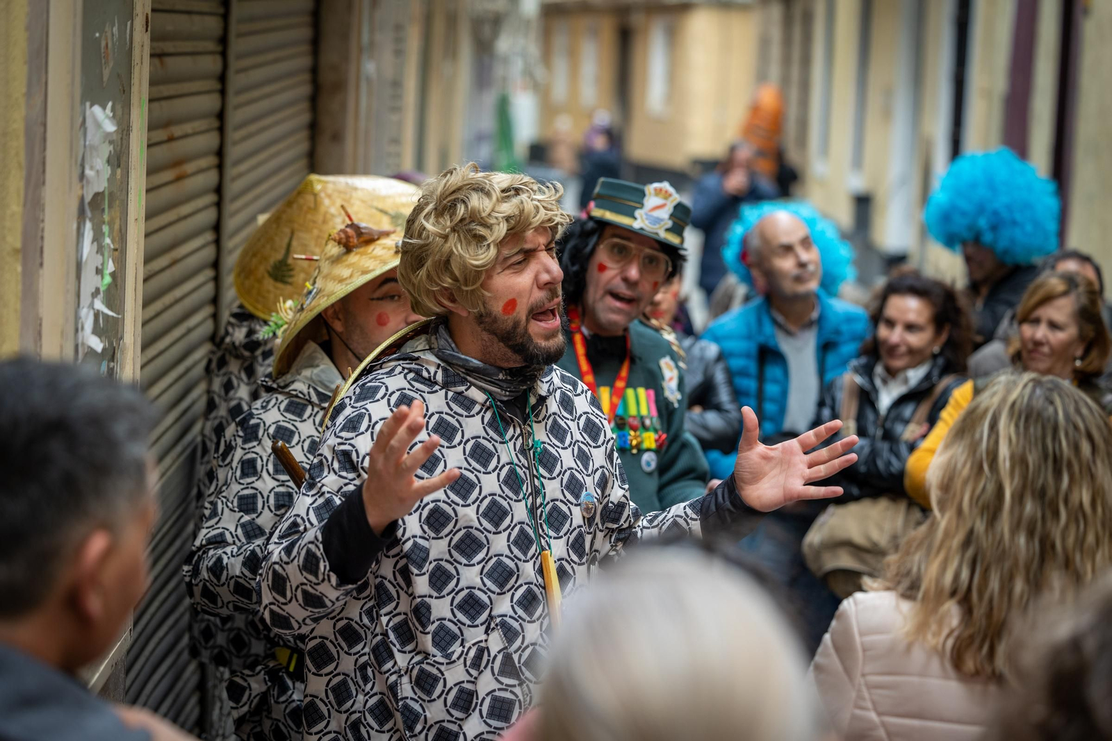 Imágenes del lunes de coros e ilegales del Carnaval de Cádiz 2023