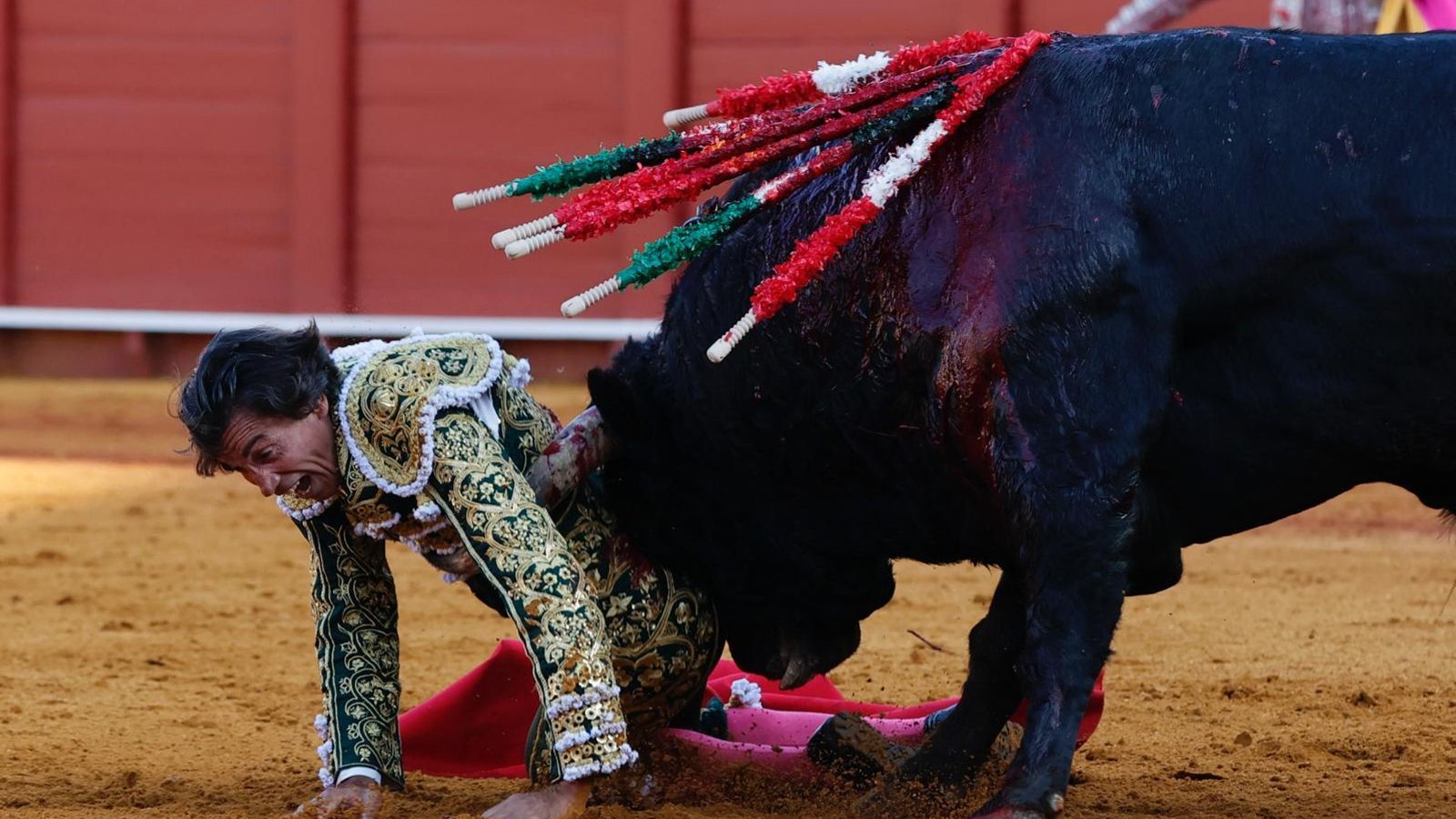 Cogida a Curro Díaz