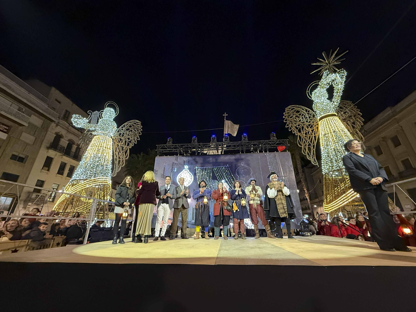 Las mejores imágenes del encendido del alumbrado 2025 en la Plaza de las Monjas