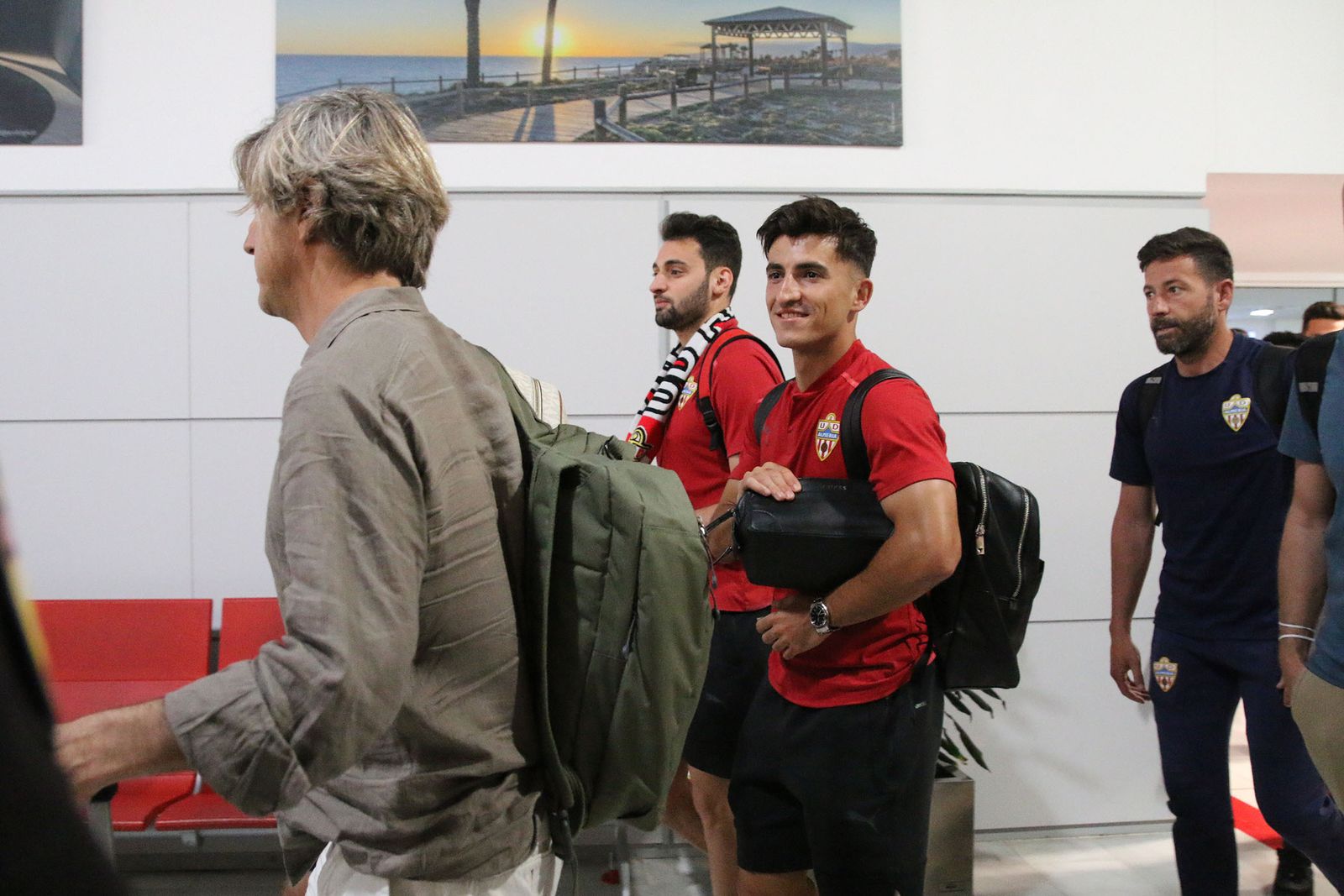 Fotogalería de la llegada de la UDA al aeropuerto de Almería