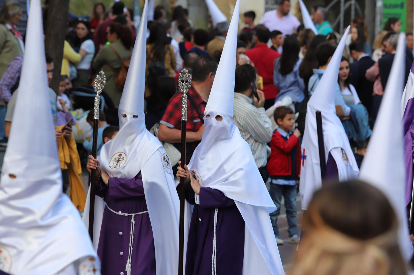 Imágenes del recorrido de la Hermandad del Cristo Cautivo de Huelva