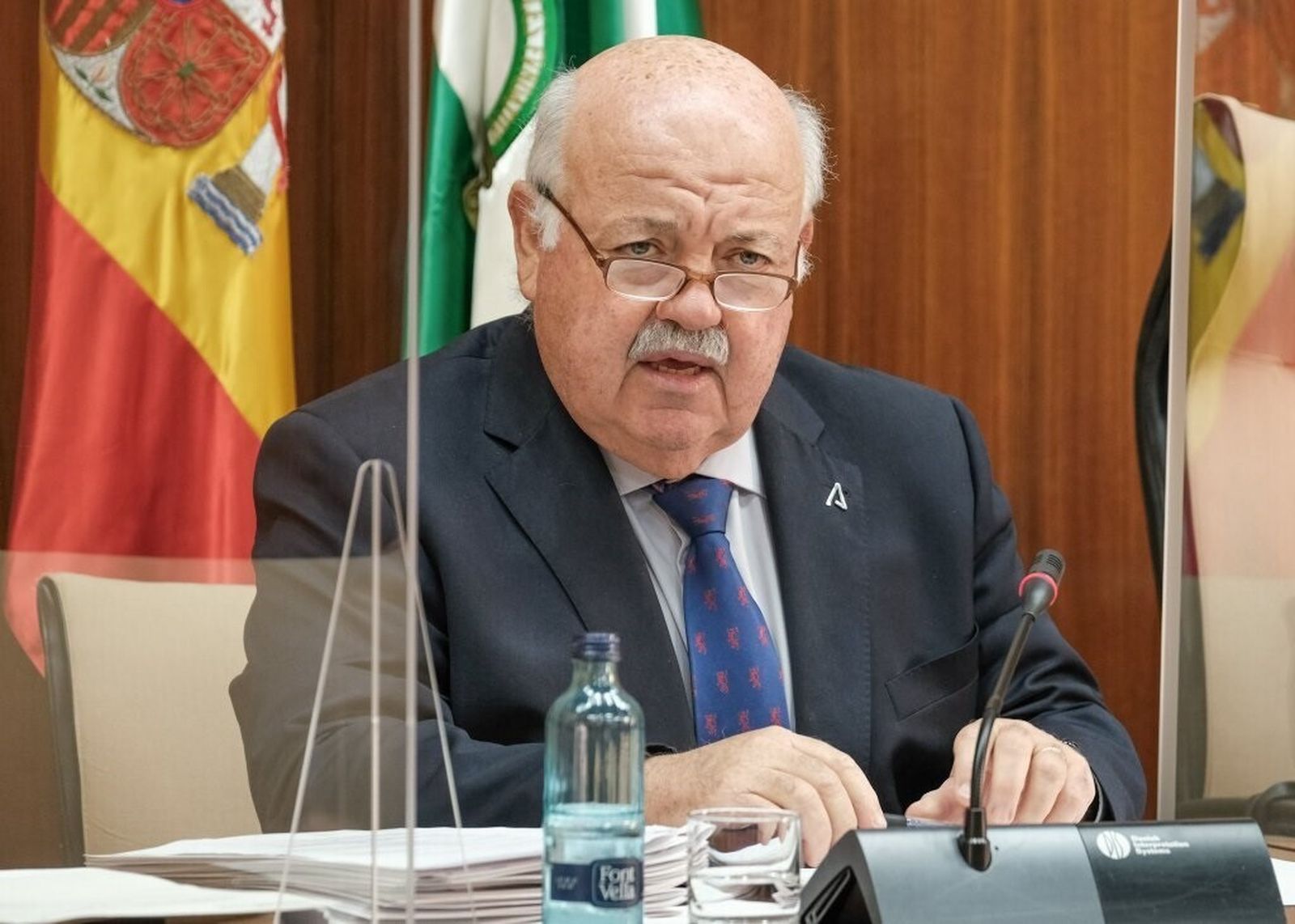 El consejero de Salud y Familias, Jesús Aguirre, en una comisión parlamentaria.