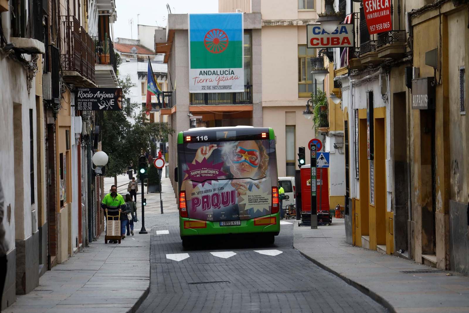Las imágenes de la reapertura al tráfico de la calle Alfaros