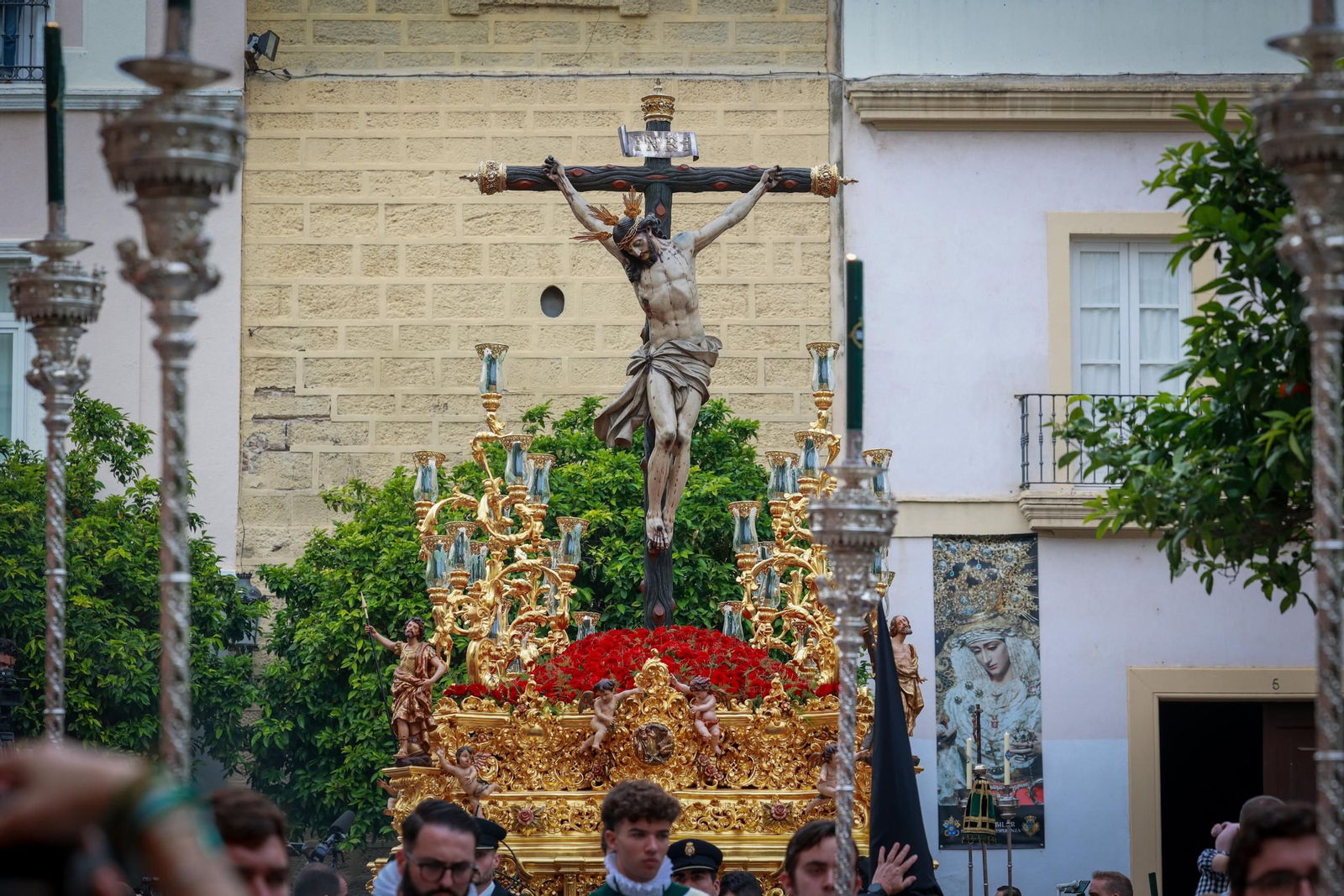 Imágenes de la salida de Vera Cruz en la Semana Santa de Cádiz 2025