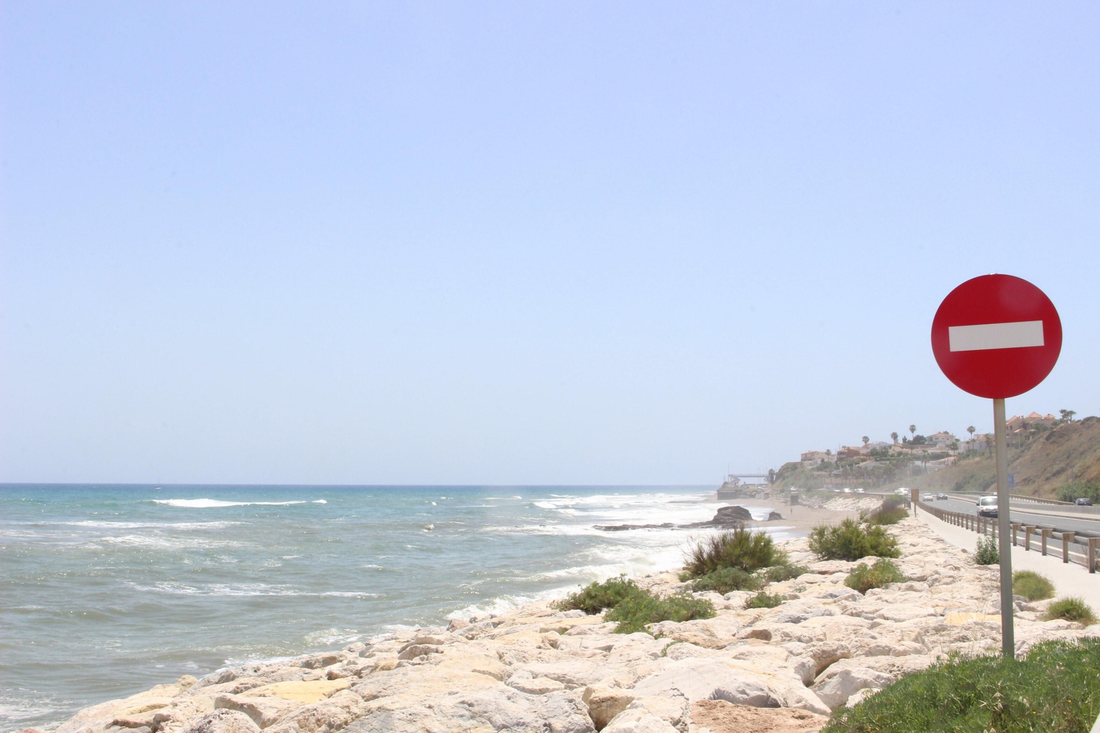 La playa El Peñón del Cura de Mijas en el camino hacia la fase 2 de la desescalada
