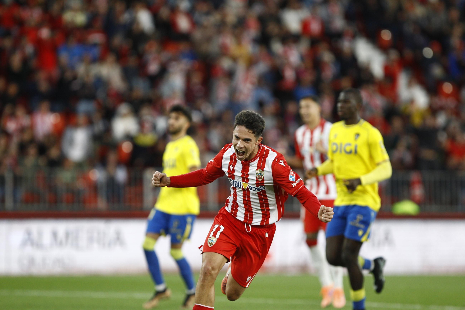 El partido U.D. Almería-Cádiz C.F. en imágenes