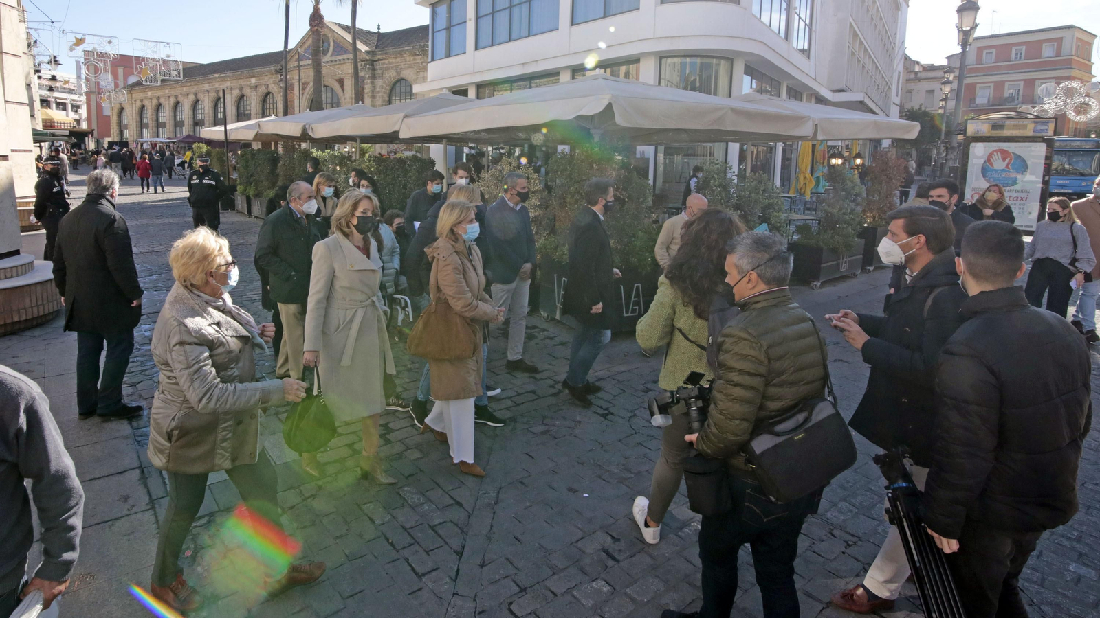 Visita de Ana Beltran a la plaza de abastos de Jerez