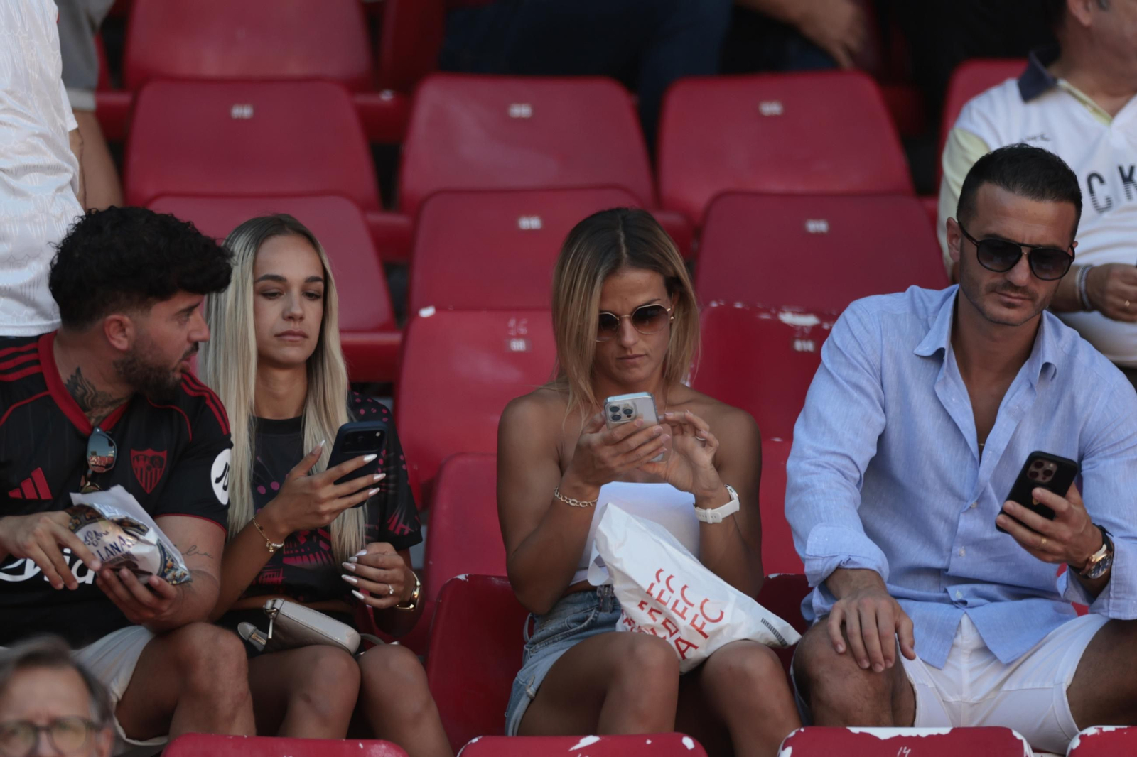 Búscate en las fotos del Sevilla FC - Barcelona