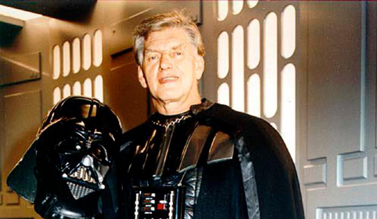 Dave Prowse, enfundado en el traje de Darth Vader.