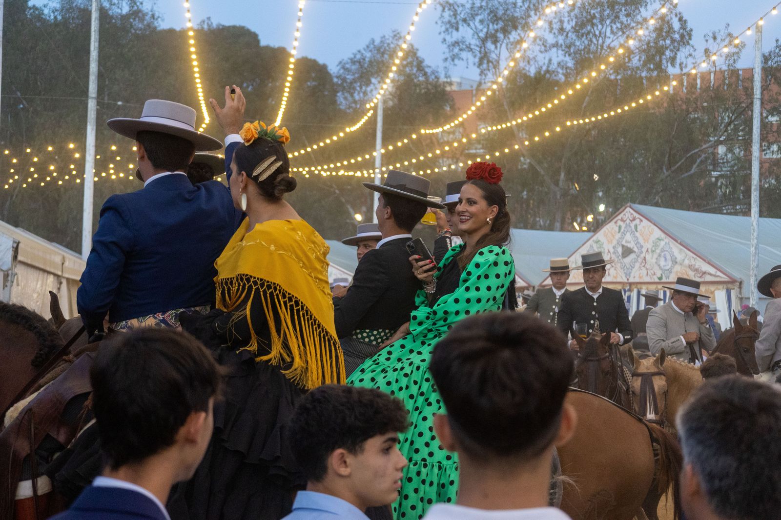 Feria del Caballo 2023: Imágenes del ambiente en la noche del sábado