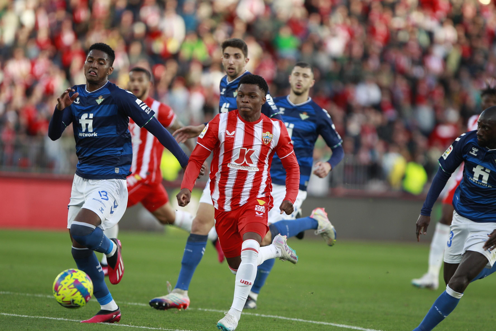 Imágenes del partido de fútbol U.D. Almería-Real Betis Balompié