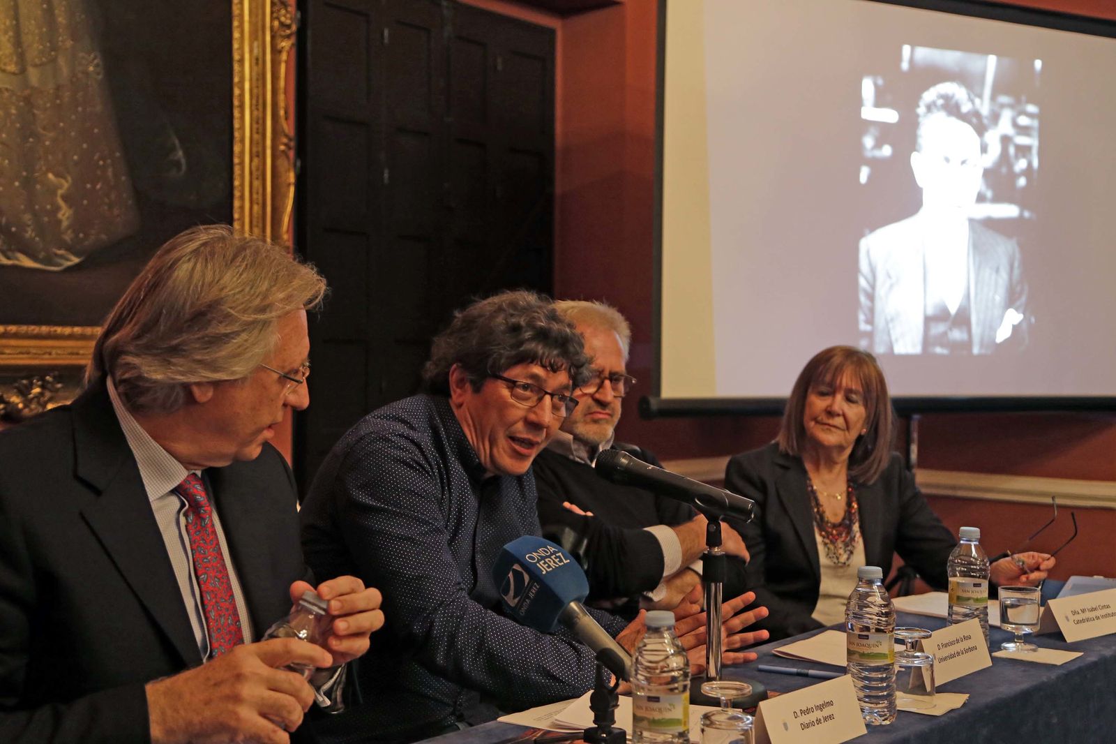 Francisco Camas, Pedro Ingelmo, Francisco de la Rosa y Maribel Cintas, en la mesa sobre Chaves Nogales.