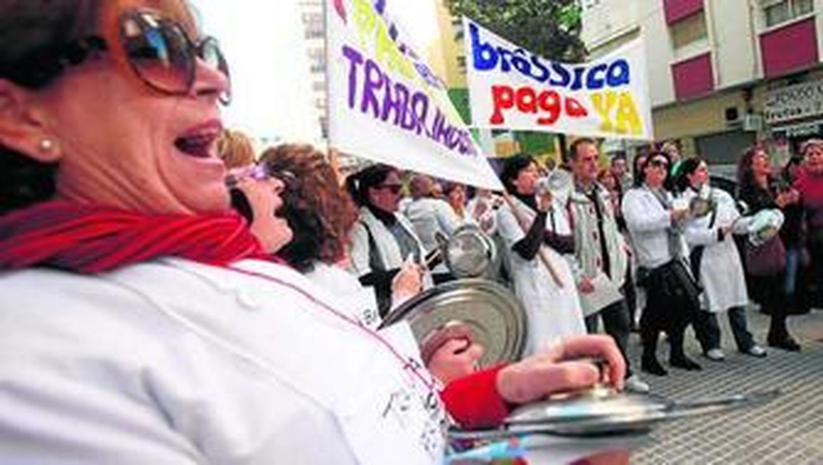 El jueves pasado tuvo lugar una concentración de protesta de las monitoras de comedores de Brassica.