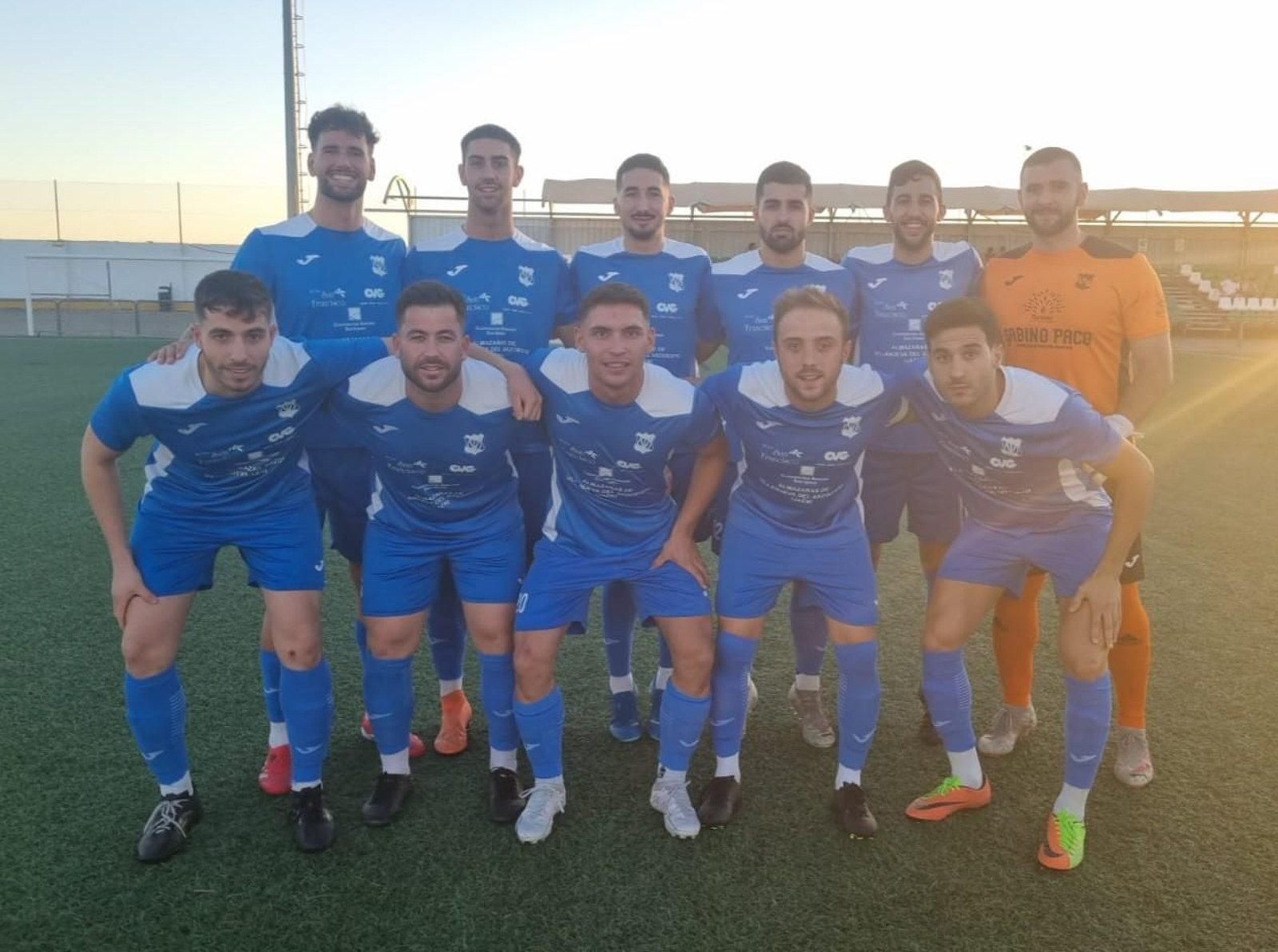 Equipo titular del plantel villanovense en el San Benito.