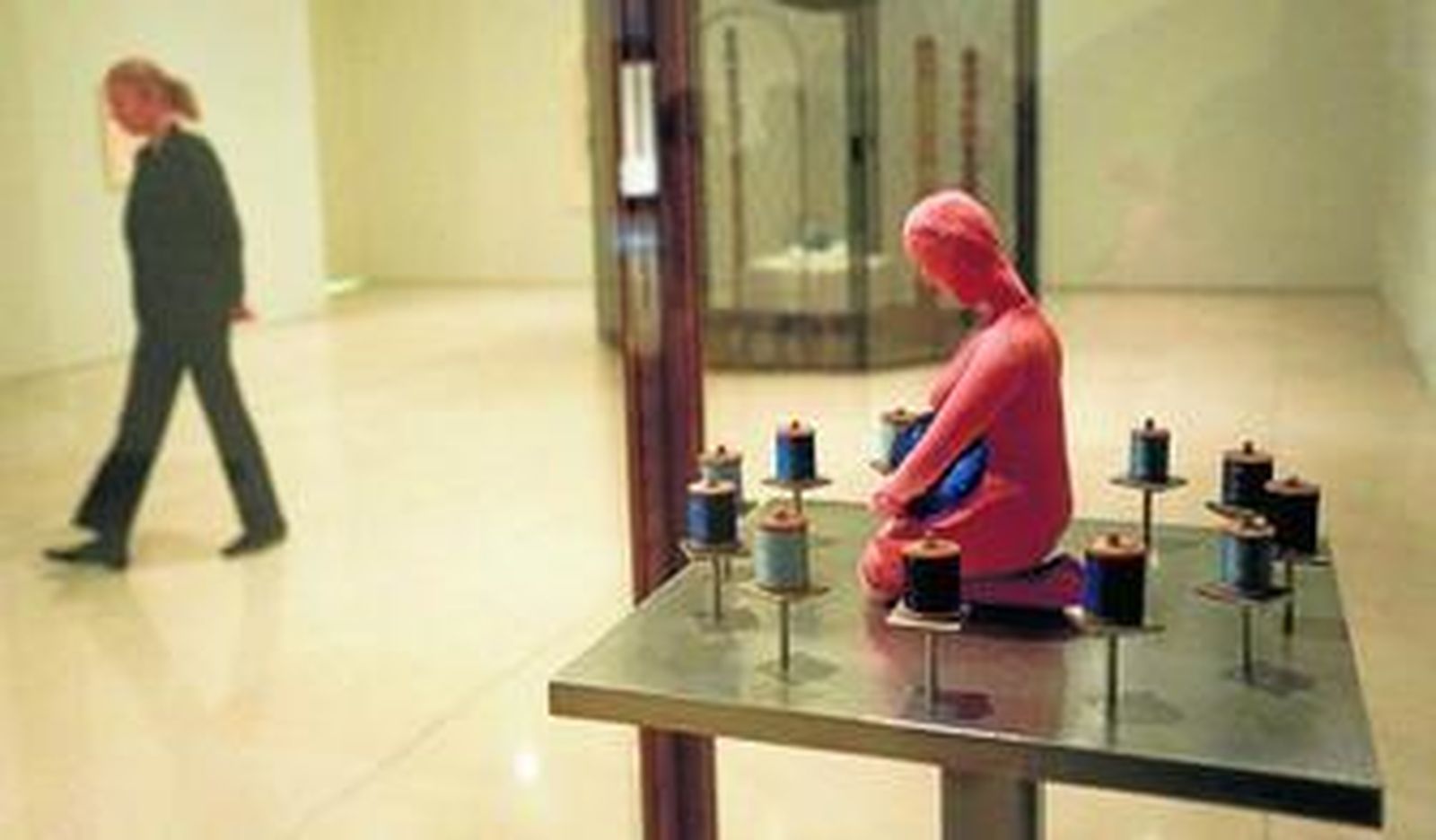 'The eternal thread is you' (2003), obra de Louise Bourgeois expuesta en la muestra temporal del Museo Picasso.