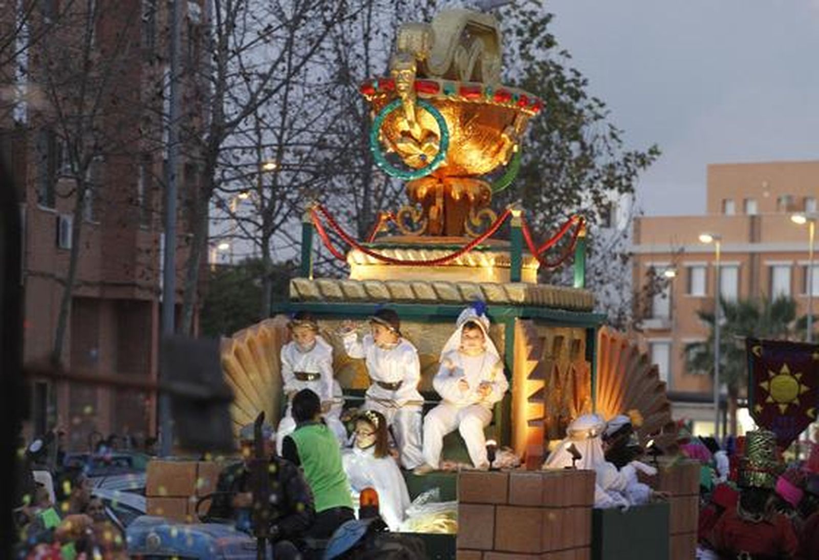Una de las carrozas de la Cabalgata de Dos Hermanas.

Foto: Victroria Hidalgo