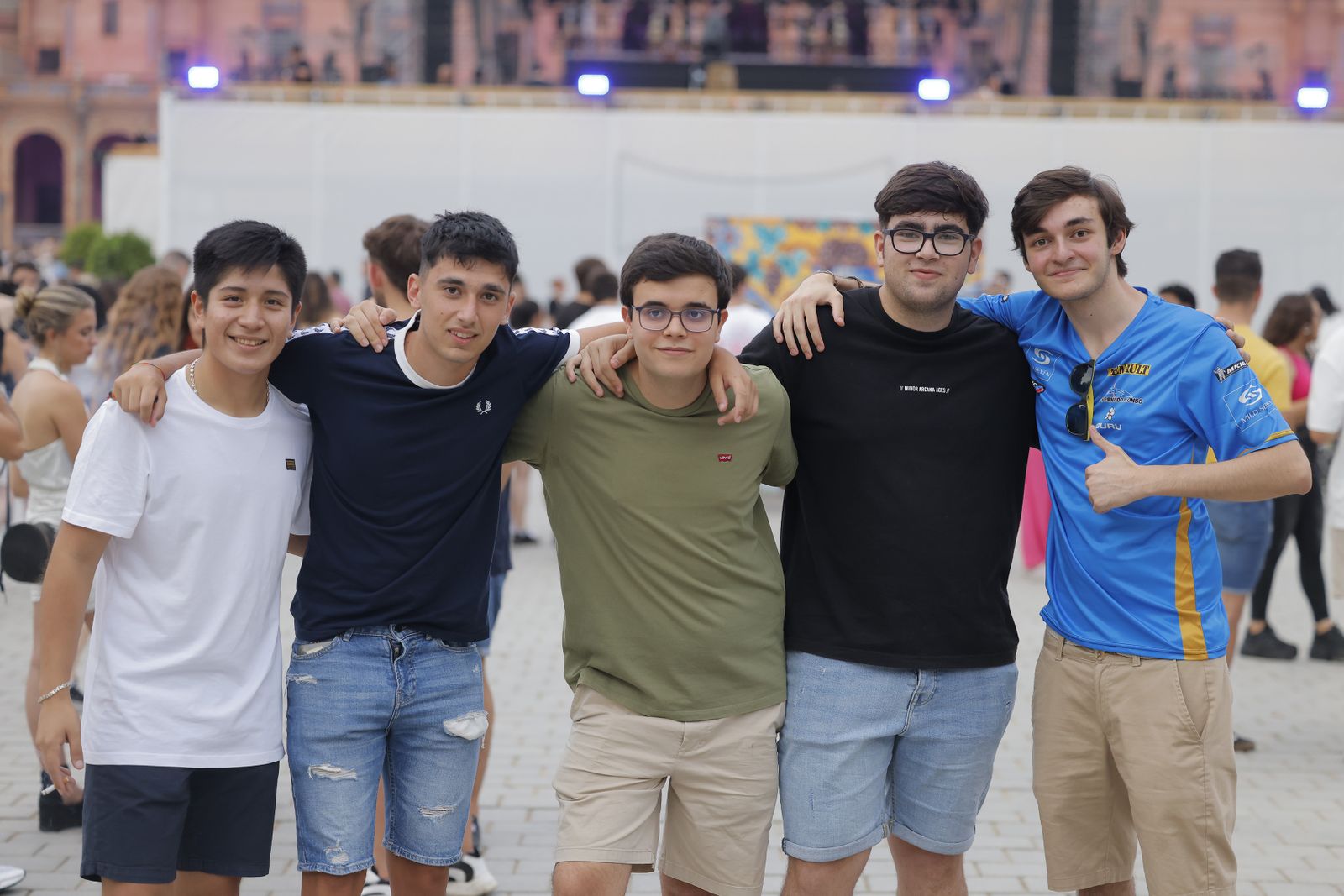 Búscate en las fotos del concierto de Bizarrap