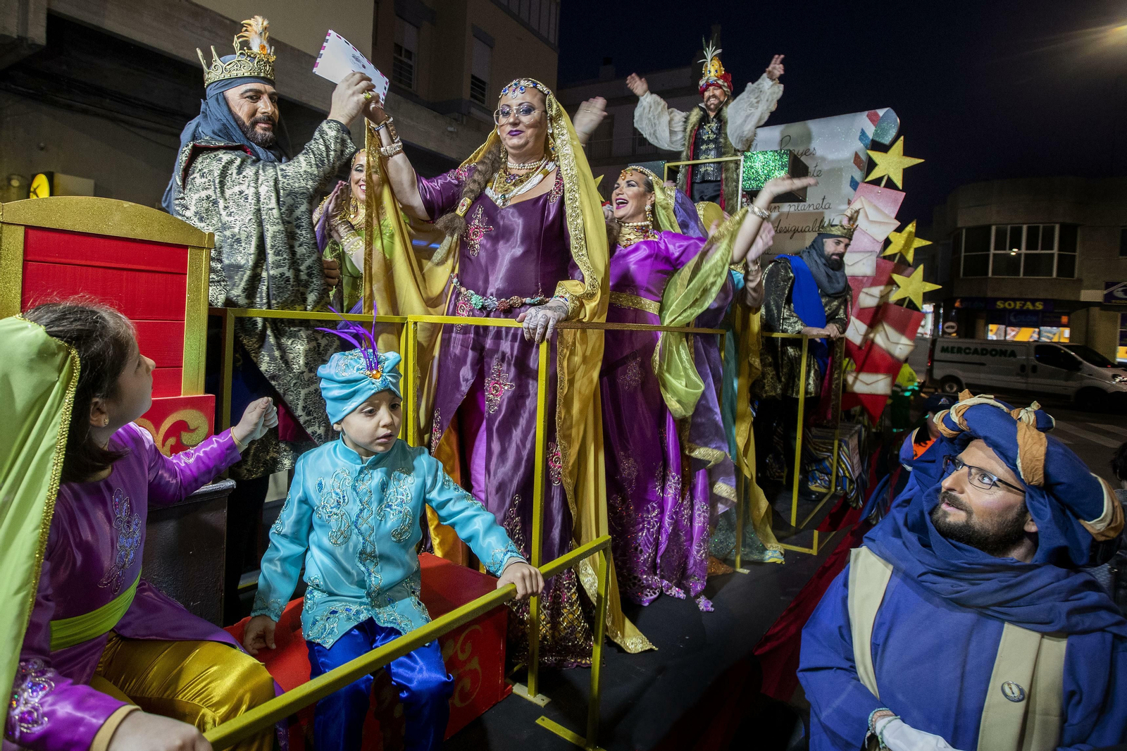 Las imágenes de la cabalgata del Heraldo de los Reyes Magos en San Fernando