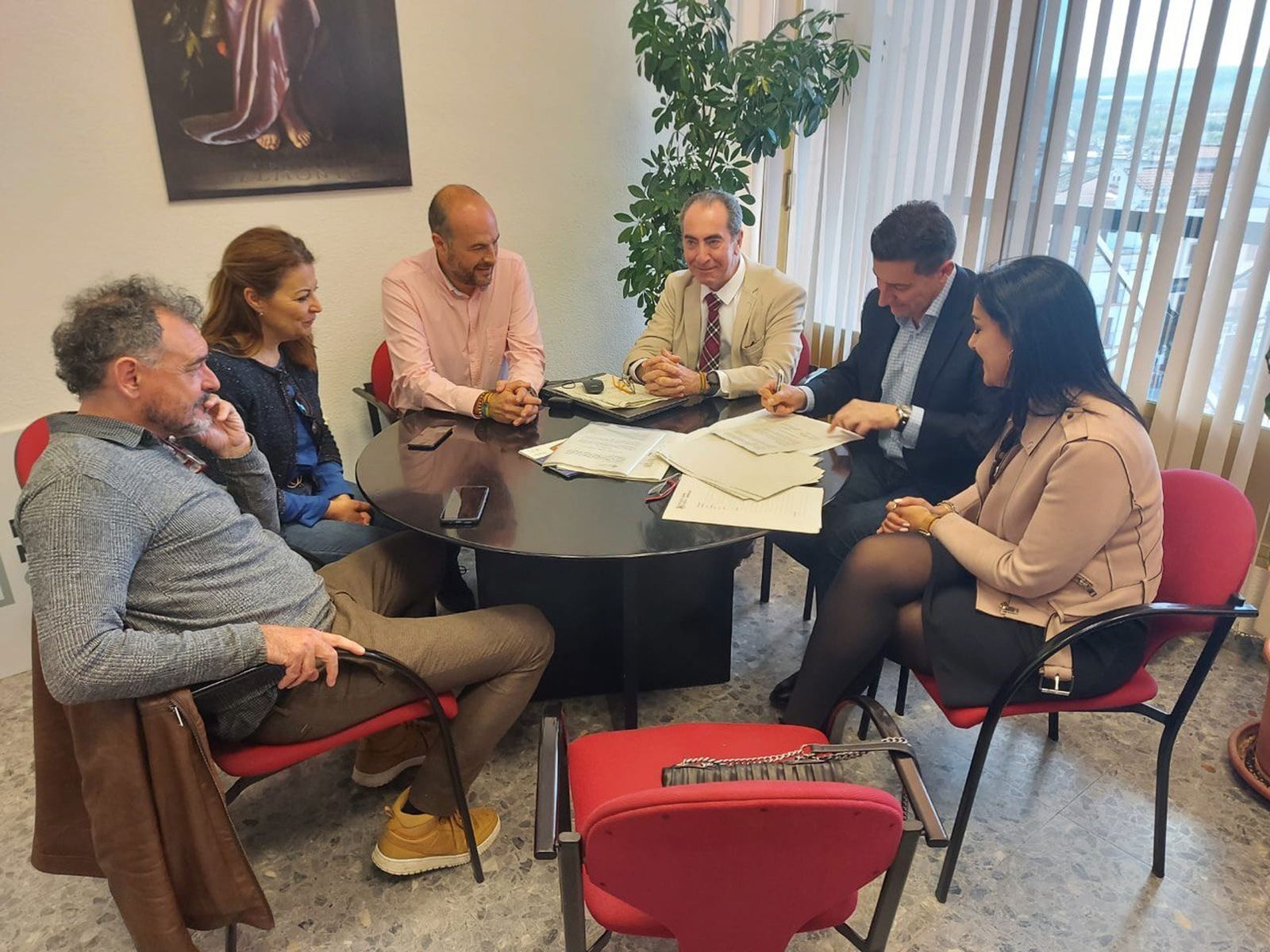 El Ayuntamiento y Hostecor firman la concesión de los espacios.